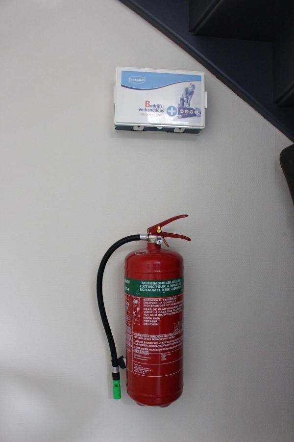 Logement De Garage Sneek Luaran gambar