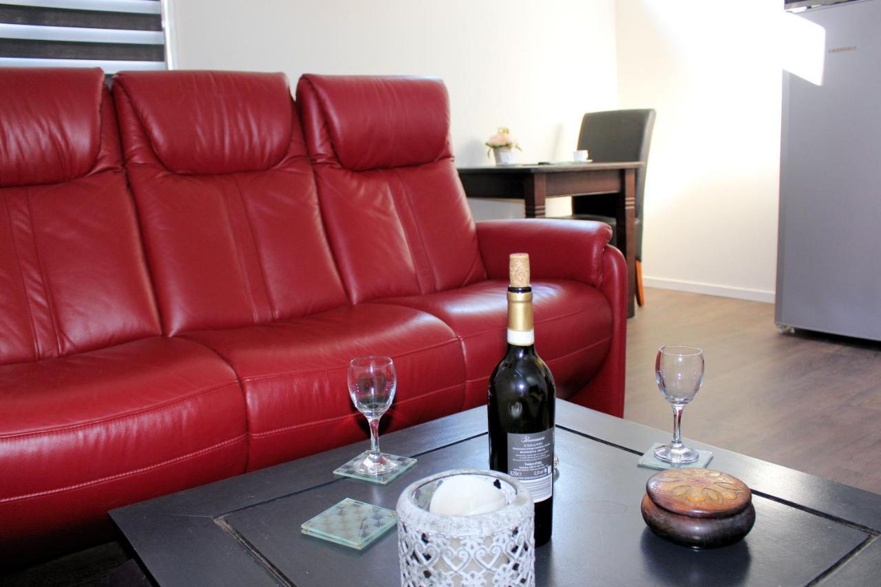 Logement De Garage Sneek Luaran gambar