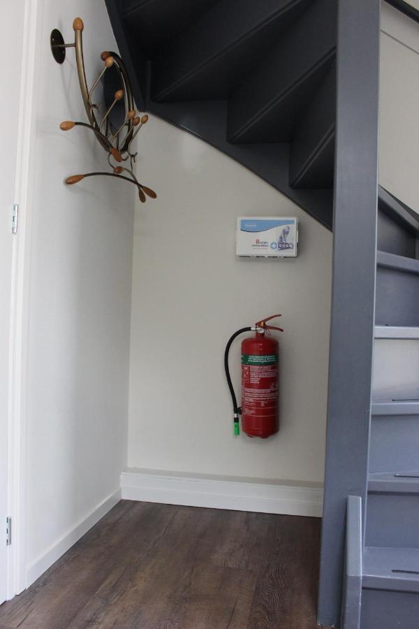 Logement De Garage Sneek Luaran gambar
