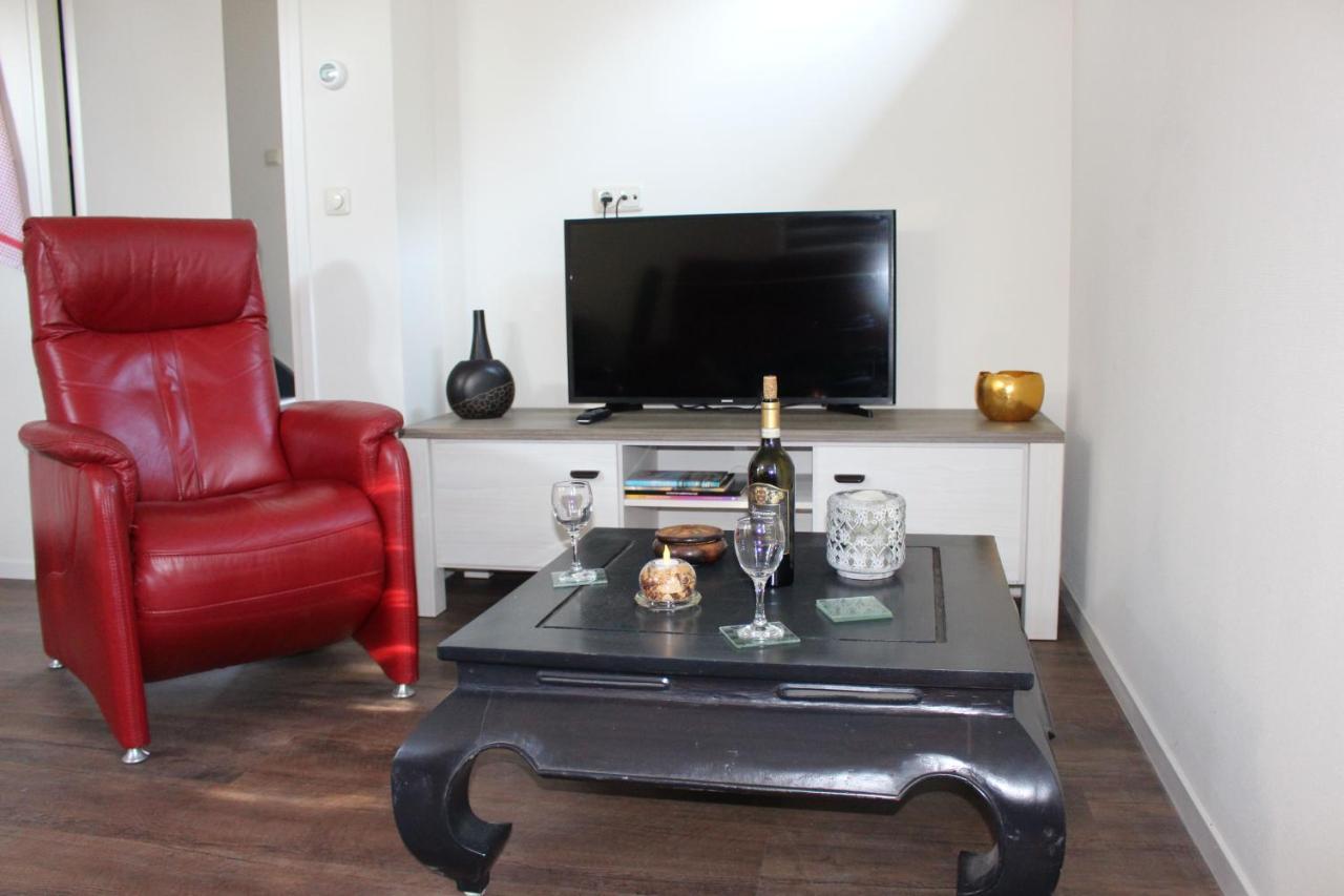 Logement De Garage Sneek Luaran gambar