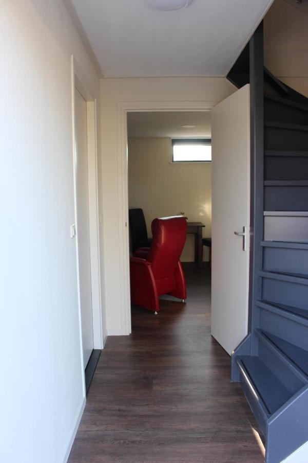 Logement De Garage Sneek Luaran gambar
