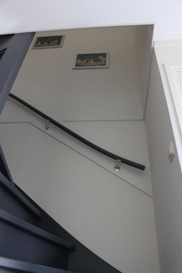 Logement De Garage Sneek Luaran gambar